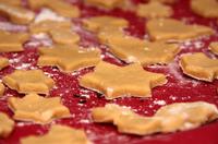 Lieber_etwas_dicker_ausrollen_und_grere_Ausstecher_nehmen-_So_lsst_sich_der_Acrylamidgehalt_in_Weihnachtsgebck_verringern3-2
